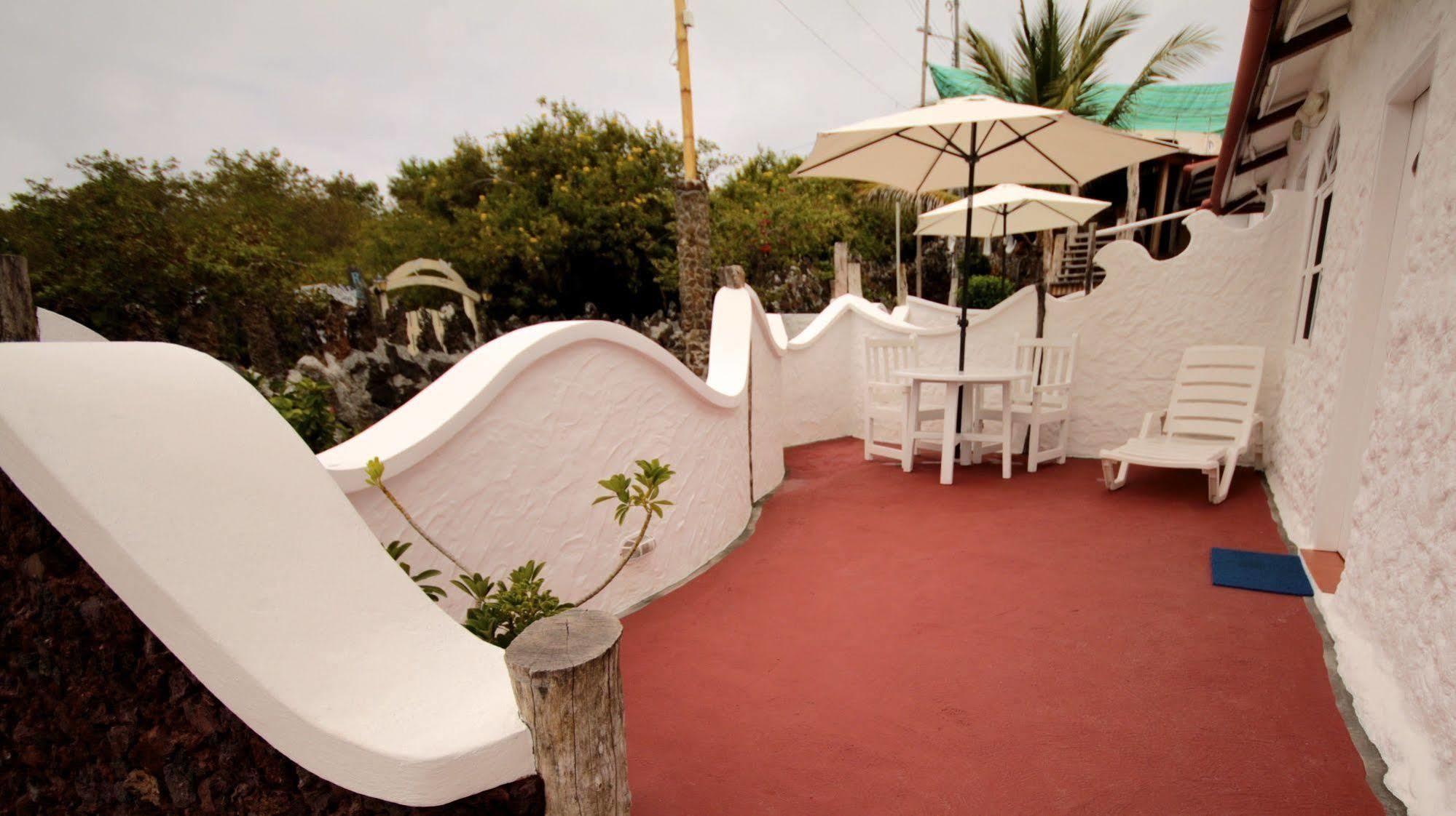 Hotel Angermeyer Waterfront Inn Puerto Ayora  Exterior foto